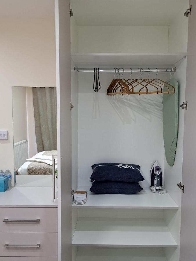 Modern 2 Bed 2 Bath Apartment Free Parking Watford  Exteriér fotografie