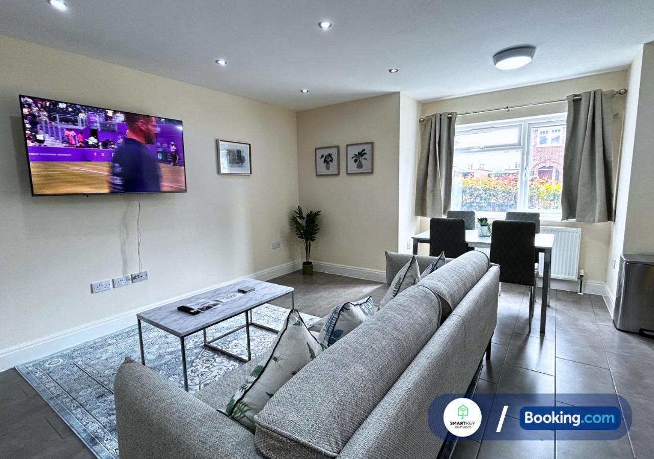 Modern 2 Bed 2 Bath Apartment Free Parking Watford  Exteriér fotografie