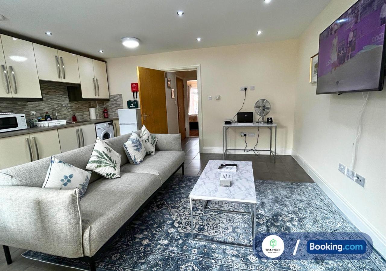 Modern 2 Bed 2 Bath Apartment Free Parking Watford  Exteriér fotografie