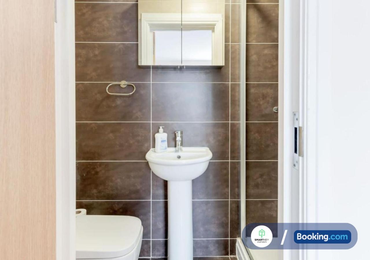 Modern 2 Bed 2 Bath Apartment Free Parking Watford  Exteriér fotografie
