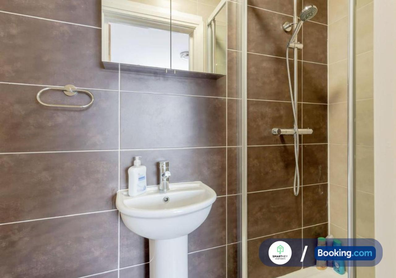Modern 2 Bed 2 Bath Apartment Free Parking Watford  Exteriér fotografie