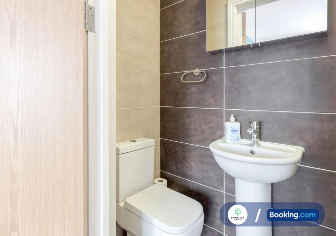 Modern 2 Bed 2 Bath Apartment Free Parking Watford  Exteriér fotografie