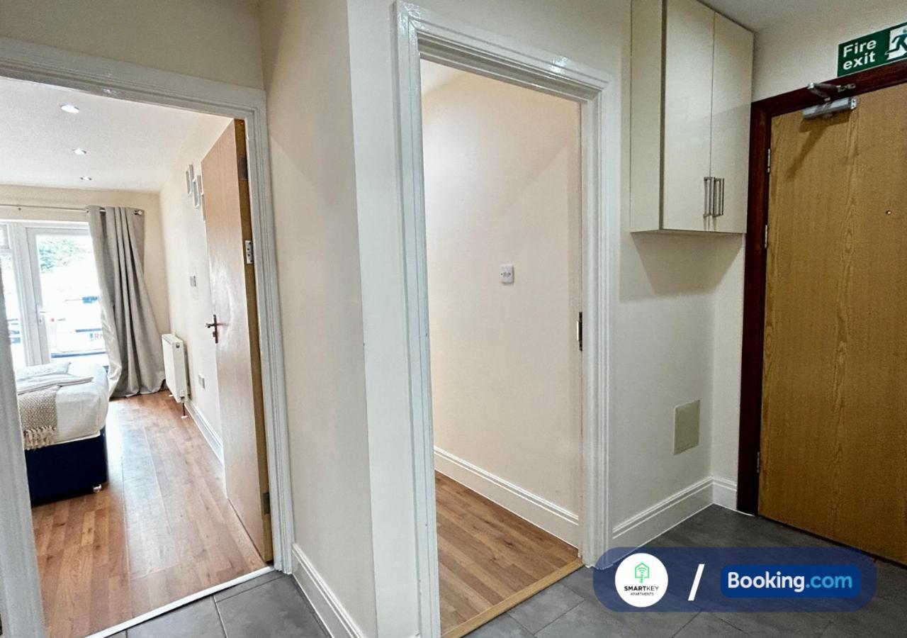 Modern 2 Bed 2 Bath Apartment Free Parking Watford  Exteriér fotografie